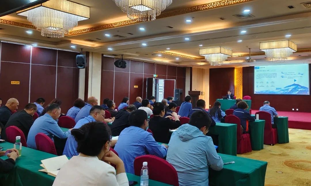 金控數(shù)據(jù)董事長楊斌應(yīng)邀為石家莊水投集團開展“AI時代水務(wù)行業(yè)的智慧化創(chuàng)新實踐”專題培訓(xùn)